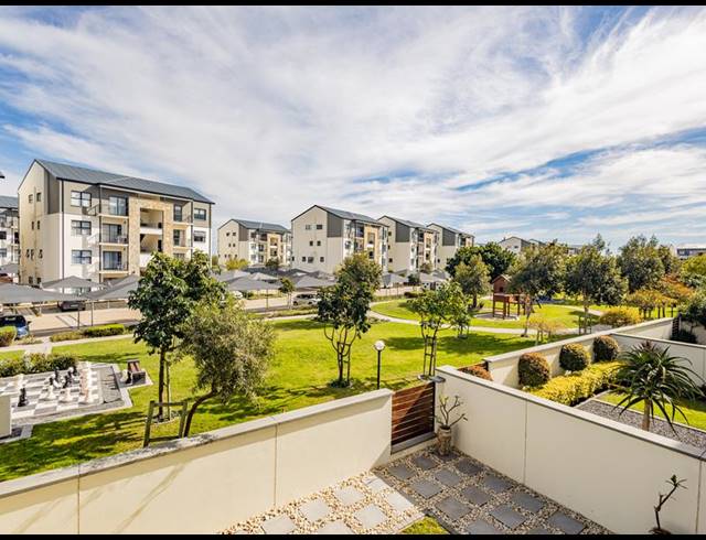 2 BEDROOM APARTMENT FOR SALE IN SANDOWN